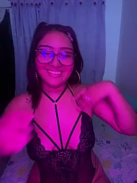 Snapshot of bellakaterin chatting on March 2026 04:07:01 AM bellakaterin online show from March 2026 04:07:01 AM