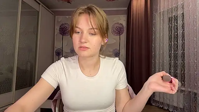 Snapshot of AnnPink chatting on March 2026 05:18:02 PM AnnPink online show from March 2026 05:18:02 PM