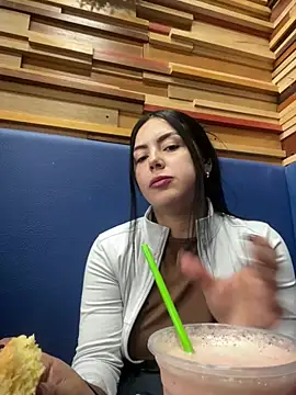 Snapshot of Cami_olarte chatting on April 2026 07:29:01 PM Cami olarte online show from April 2026 07:29:01 PM
