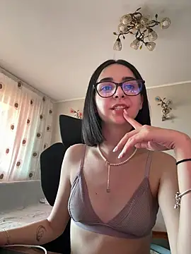 Snapshot of TheaMerve chatting on June 2026 10:15:01 AM TheaMerve online show from June 2026 10:15:01 AM