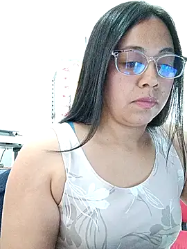 Snapshot of Violeta--7 chatting on April 2026 01:39:02 PM Violeta--7 online show from April 2026 01:39:02 PM