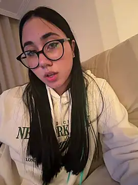 juliacosta online show from August 2026 09:39:02 PM