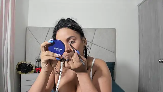 Snapshot of VeraBellucci chatting on April 2026 11:10:02 AM VeraBellucci online show from April 2026 11:10:02 AM