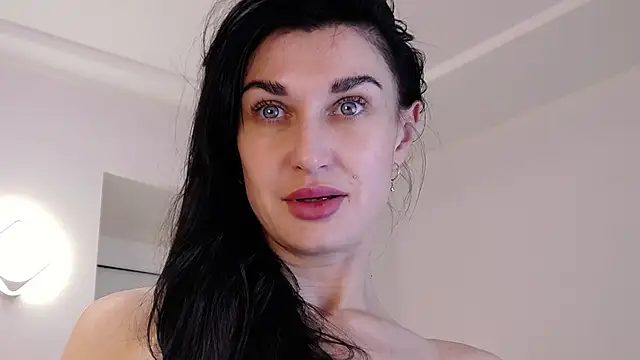 Snapshot of AriannaCruise chatting on April 2026 05:44:02 AM AriannaCruise online show from April 2026 05:44:02 AM