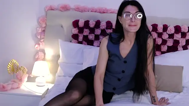 Snapshot of AriannaCruise chatting on April 2026 11:24:02 PM AriannaCruise online show from April 2026 11:24:02 PM