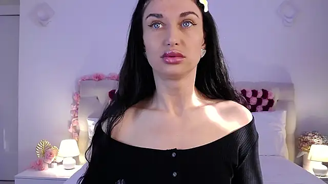 Snapshot of AriannaCruise chatting on May 2026 02:28:02 AM AriannaCruise online show from May 2026 02:28:02 AM