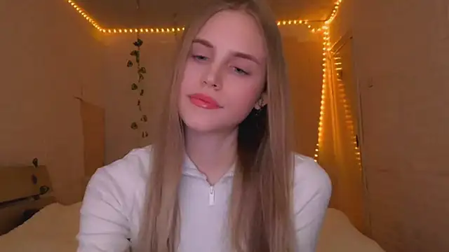 Snapshot of EveCoutch chatting on March 2026 04:29:02 PM EveCoutch online show from March 2026 04:29:02 PM