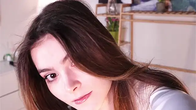 Snapshot of CherlyGuss chatting on April 2026 03:38:01 AM CherlyGuss online show from April 2026 03:38:01 AM