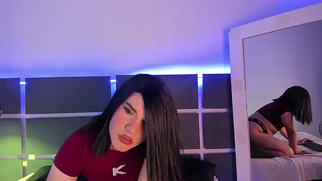 GlossyBratz online show from April 2026 07:38:02 PM