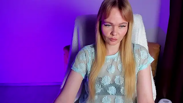 Snapshot of Kirasweetlove chatting on April 2026 08:37:01 AM Kirasweetlove online show from April 2026 08:37:01 AM