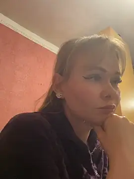 Snapshot of Kirasweetlove chatting on May 2026 07:51:02 PM Kirasweetlove online show from May 2026 07:51:02 PM
