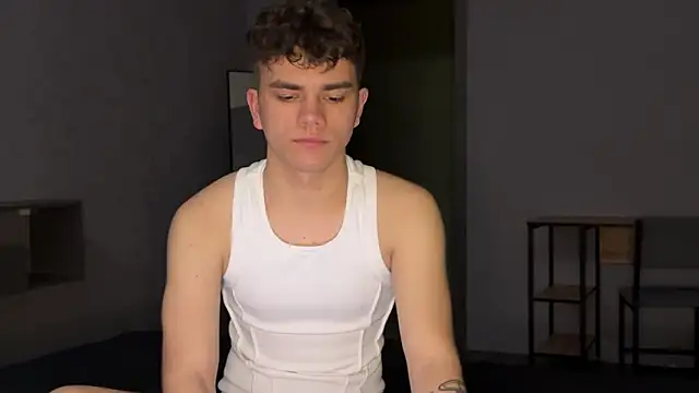 MaxWoolf online show from May 2026 07:00:02 PM