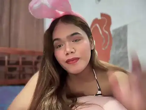 Snapshot of yourhotwild_bella chatting on April 2026 04:43:02 PM yourhotwild bella online show from April 2026 04:43:02 PM