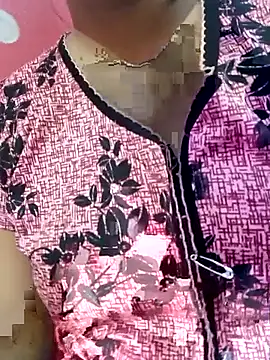 itz-liliroy online show from April 2026 01:41:02 PM