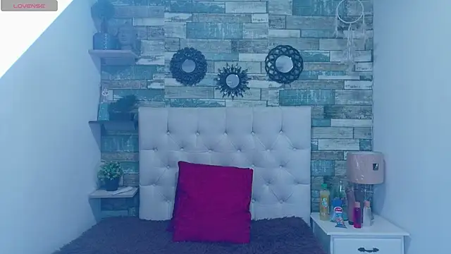 Skylernaomi online show from May 2026 02:13:01 PM
