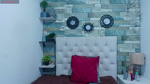 Skylernaomi online show from May 2026 01:28:01 PM