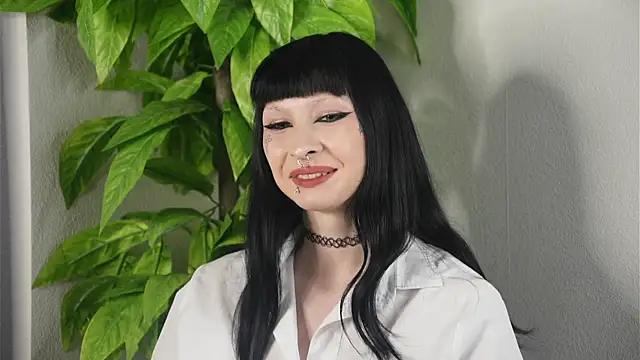 Snapshot of BreannaBetesh chatting on April 2026 05:05:01 AM BreannaBetesh online show from April 2026 05:05:01 AM