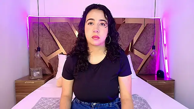 Snapshot of bella_swwan_ chatting on June 2026 01:32:01 PM bella swwan online show from June 2026 01:32:01 PM