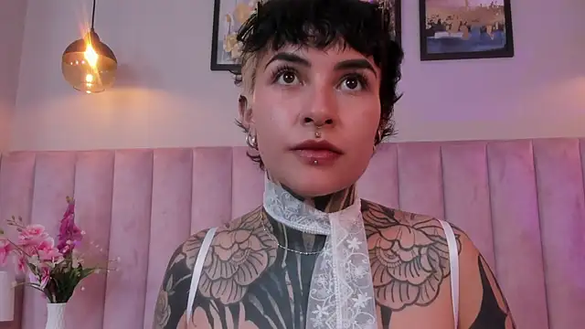 Snapshot of Luana_fiore chatting on April 2026 01:41:01 PM Luana fiore online show from April 2026 01:41:01 PM