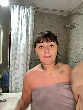Abrildqquino online show from May 2026 10:49:02 PM