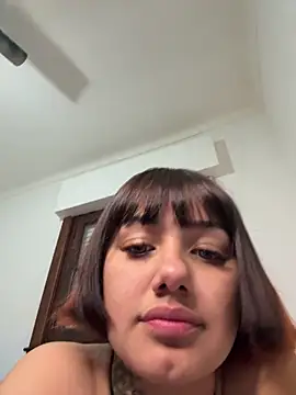 Abrildqquino online show from May 2026 11:23:04 PM