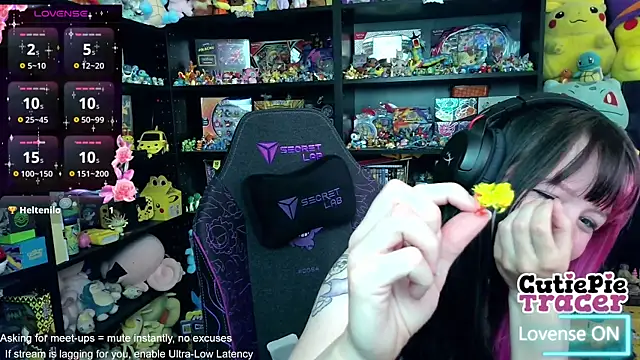 Snapshot of CutieTracer chatting on June 2026 01:57:02 PM CutieTracer online show from June 2026 01:57:02 PM