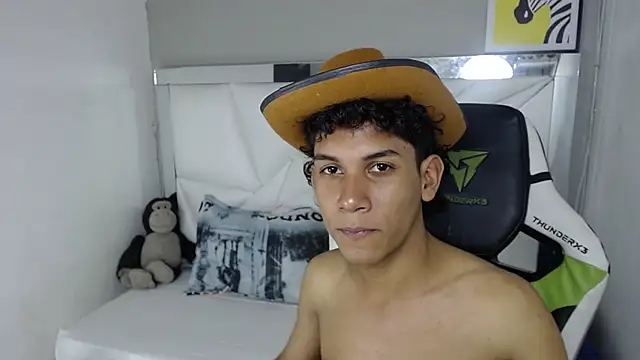 Taylorr junior  online show from April 2026 03:51:01 AM