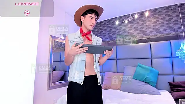 Snapshot of Taylor_Brooks chatting on April 2026 08:17:02 PM Taylor Brooks online show from April 2026 08:17:02 PM