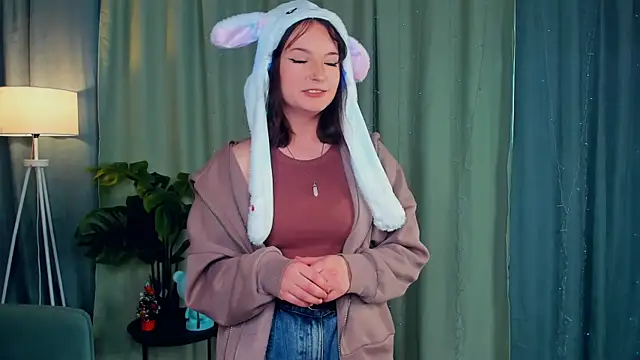 SunniPhoenix online show from April 2026 05:41:02 AM