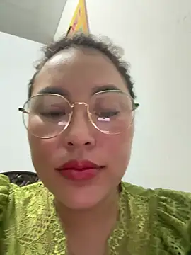 Lina-Naughty online show from April 2026 04:48:01 PM