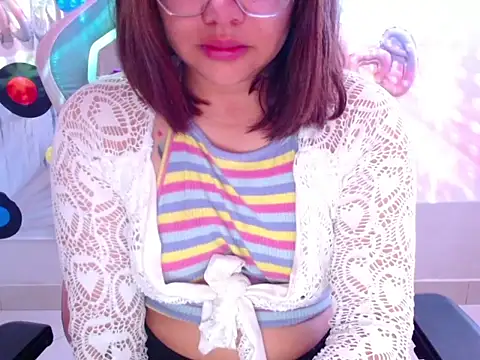 Snapshot of Elfi_333 chatting on April 2026 12:57:02 PM Elfi 333 online show from April 2026 12:57:02 PM