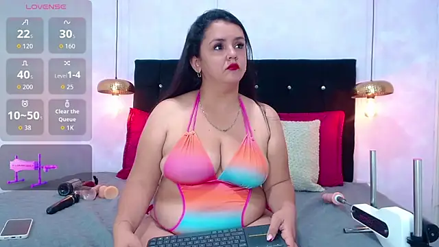 Snapshot of KeiraBrook chatting on April 2026 06:20:01 PM KeiraBrook online show from April 2026 06:20:01 PM