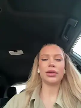 Snapshot of Girl-Mia chatting on April 2026 04:55:01 AM Girl-Mia online show from April 2026 04:55:01 AM