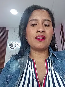 Snapshot of SofiaMendez1_ chatting on May 2026 03:29:02 PM SofiaMendez1 online show from May 2026 03:29:02 PM