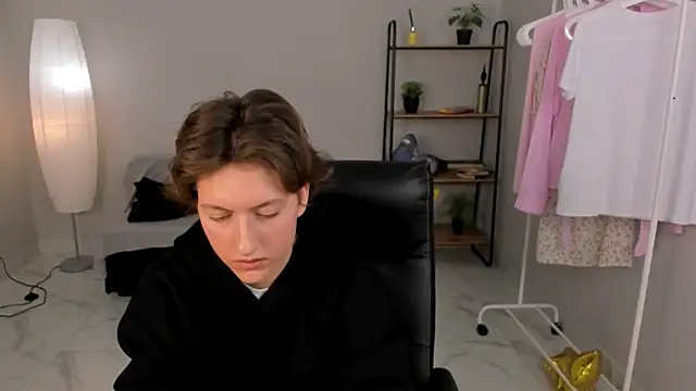 Klare Jinn online show from April 2026 01:19:01 PM