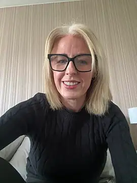 Snapshot of Laylaskyexx chatting on April 2026 09:43:01 AM Laylaskyexx online show from April 2026 09:43:01 AM