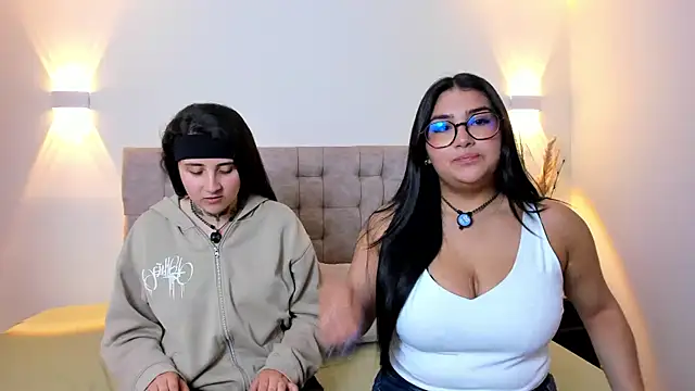 Elisa n Emma online show from April 2026 07:44:01 PM