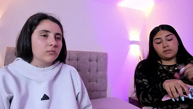 Elisa n Emma online show from May 2026 12:45:02 PM