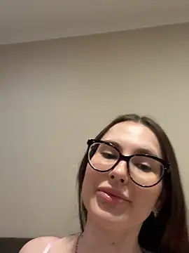 Lindasix online show from May 2026 07:19:01 PM