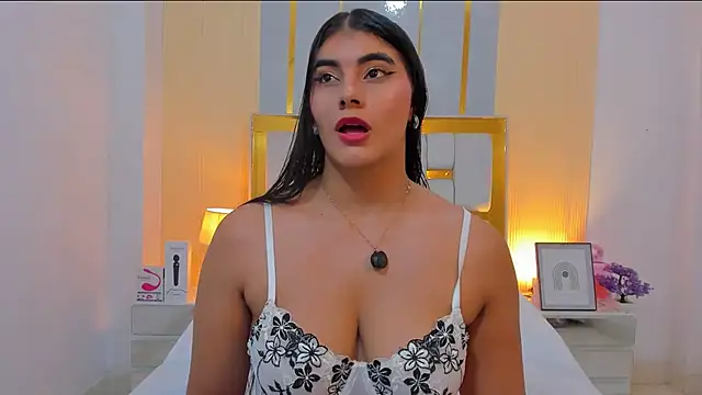 Snapshot of Alara_Keyy chatting on May 2026 06:48:02 PM Alara Keyy online show from May 2026 06:48:02 PM