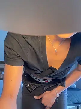 latinacaro- online show from April 2026 10:32:01 AM