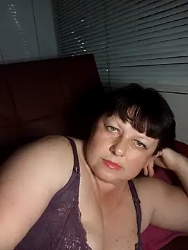 Snapshot of AuroKaria chatting on May 2026 05:43:01 PM AuroKaria online show from May 2026 05:43:01 PM