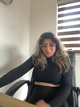 Isabella varella- online show from May 2026 04:04:02 PM