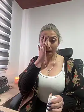 Snapshot of Isabella_varella- chatting on June 2026 12:33:01 PM Isabella varella- online show from June 2026 12:33:01 PM
