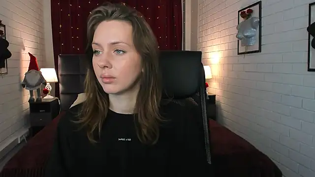 Snapshot of MeganClapp chatting on April 2026 05:10:01 AM MeganClapp online show from April 2026 05:10:01 AM