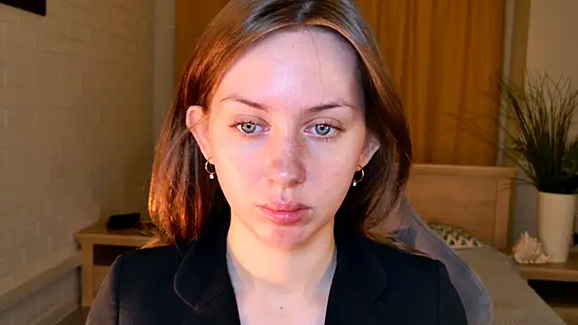 Snapshot of MeganClapp chatting on April 2026 05:00:02 AM MeganClapp online show from April 2026 05:00:02 AM