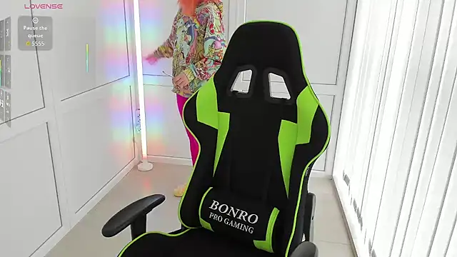 Snapshot of NightLeaf chatting on April 2026 01:34:01 PM NightLeaf online show from April 2026 01:34:01 PM