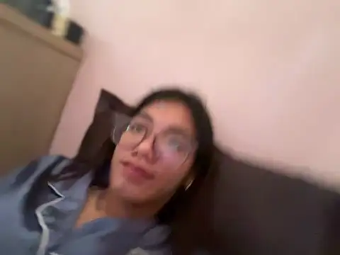 Snapshot of Akari_hunt chatting on April 2026 11:04:01 PM Akari hunt online show from April 2026 11:04:01 PM
