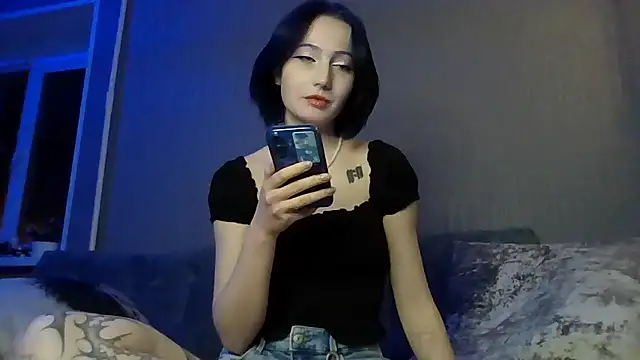 Snapshot of Alechka chatting on April 2026 04:48:01 PM Alechka online show from April 2026 04:48:01 PM