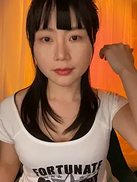 Snapshot of yaya0302 chatting on April 2026 04:19:01 AM yaya0302 online show from April 2026 04:19:01 AM